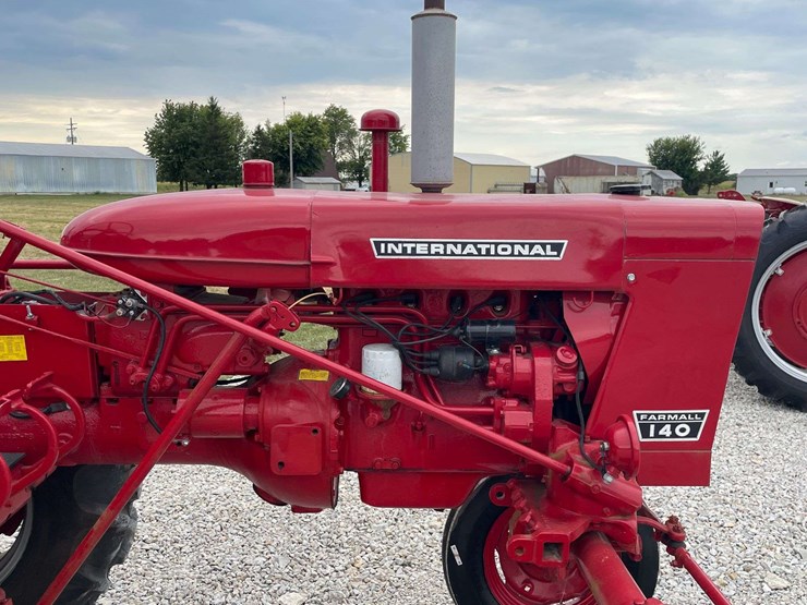 farmall-140-image-31