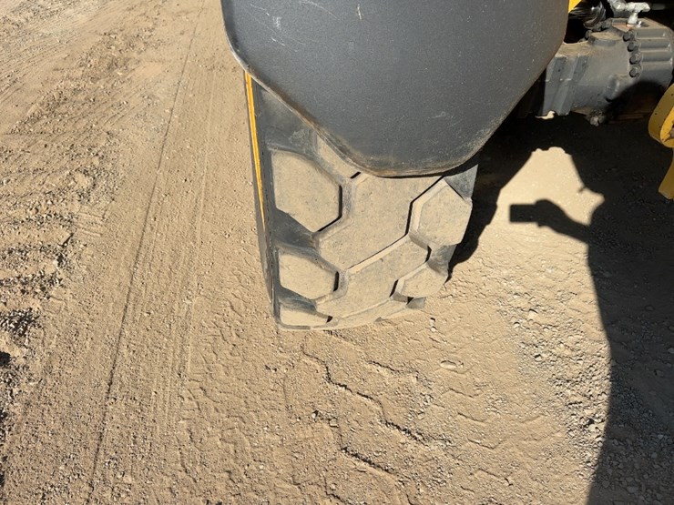2014-caterpillar-tl642c-image-14