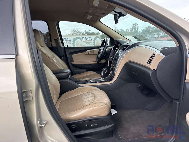 2010-chevrolet-traverse-image-25
