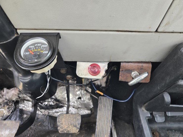 1995-freightliner-fl70-image-54