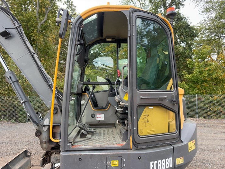 2018-volvo-ecr88d-image-35