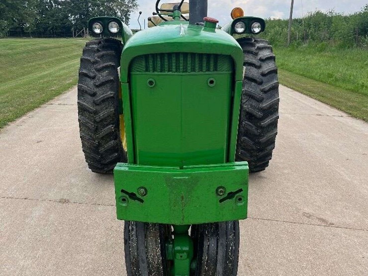 1970-john-deere-2520-image-2