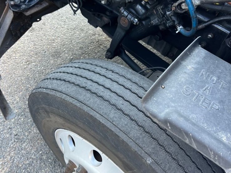 2016-freightliner-tr-125-semi-(ls0419,-unit-884)-image-18