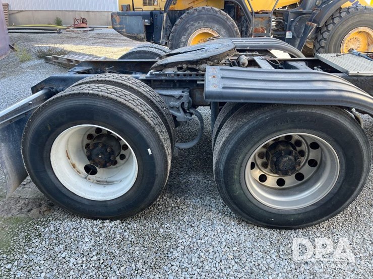2005-kenworth-t800-image-25