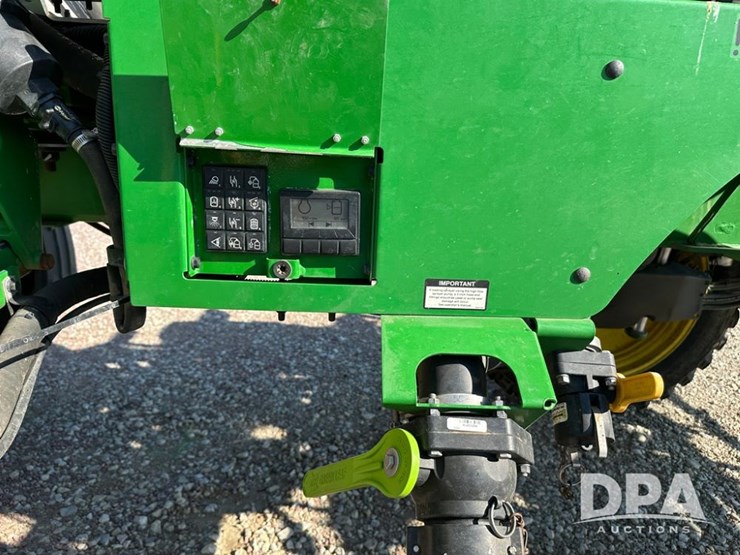 2021-john-deere-r4044-image-29