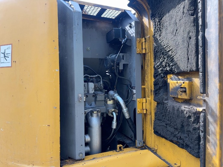 2004-deere-225c-lc-image-32