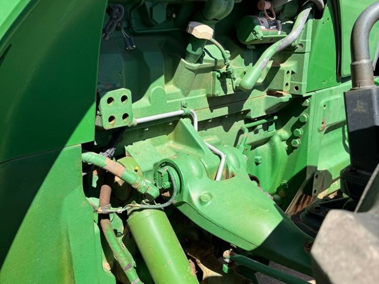 2013-john-deere-8310r-image-16
