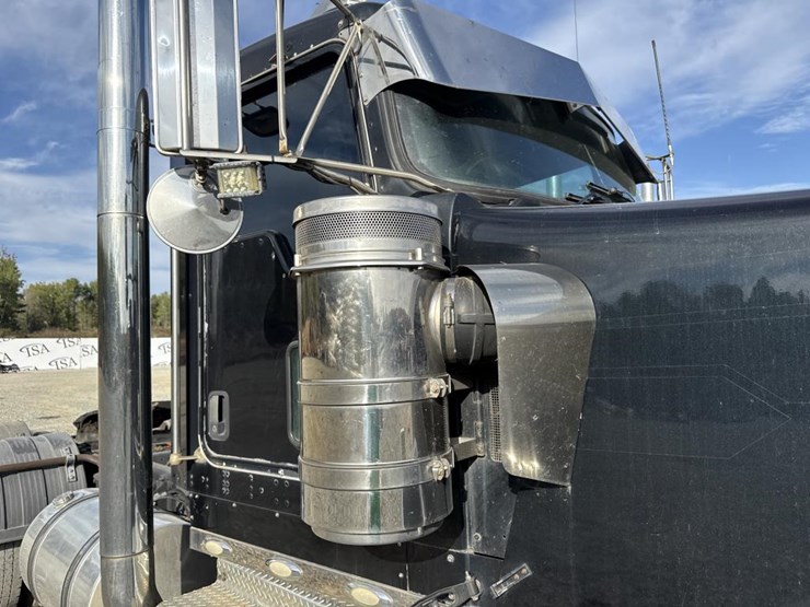 2009-kenworth-w900-image-34
