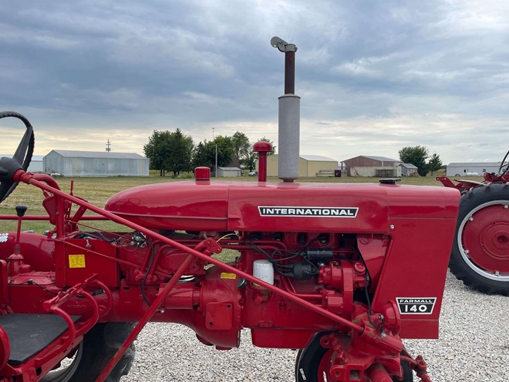 farmall-140-image-30