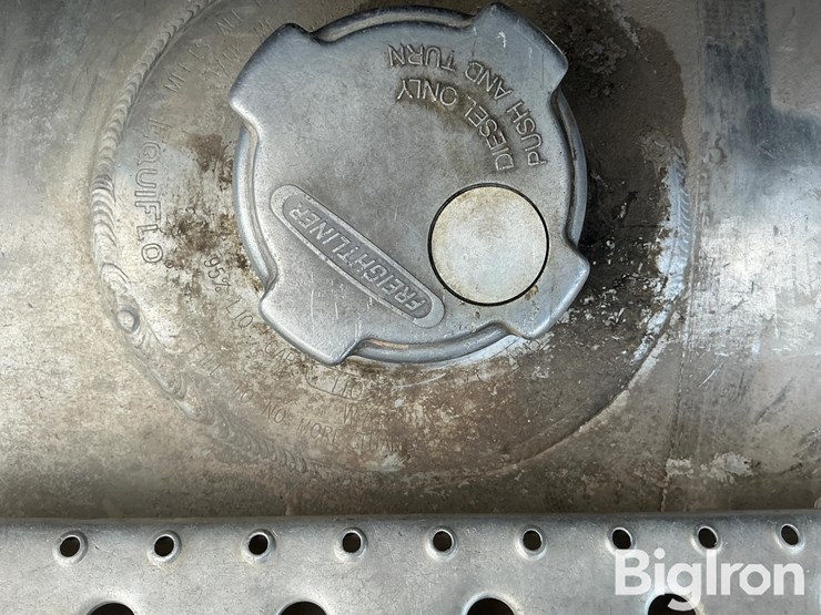 2013-freightliner-coronado-132-image-18