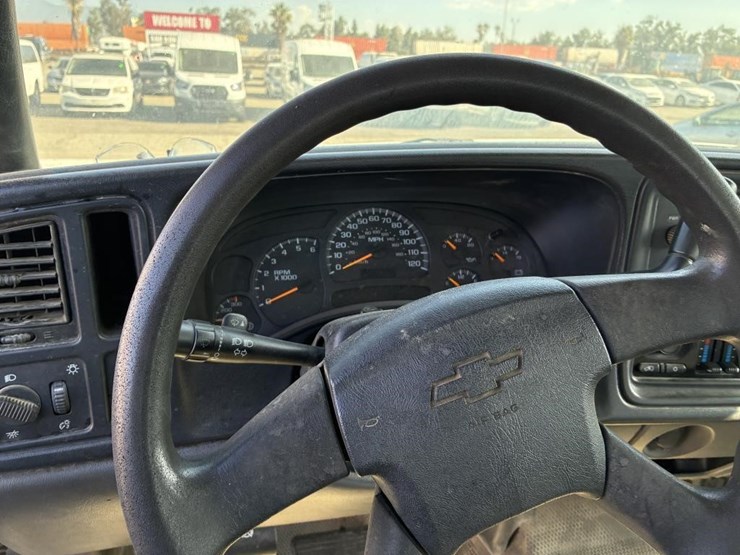2005-chevrolet-3500-image-15