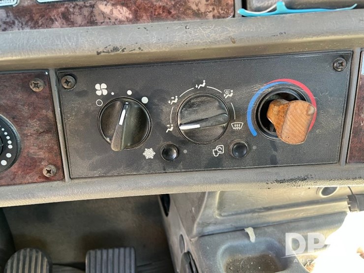 2009-kenworth-t370-image-55