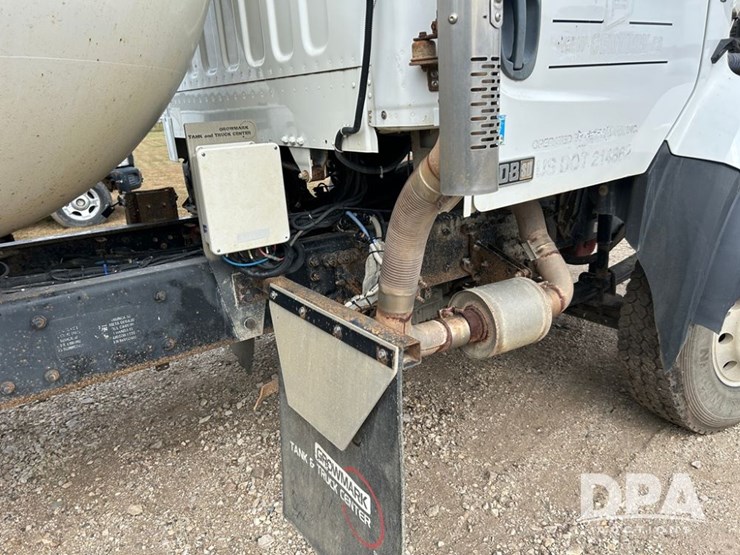 2016-freightliner-108sd-image-26