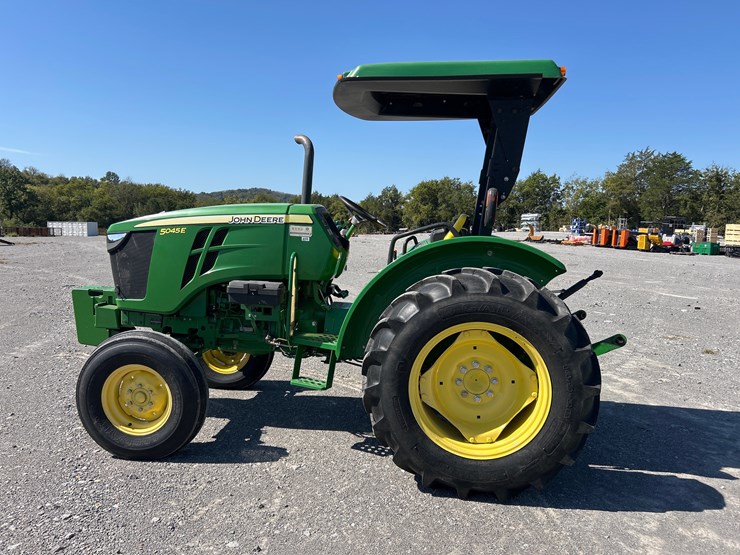 2017-john-deere-5045e-image-2