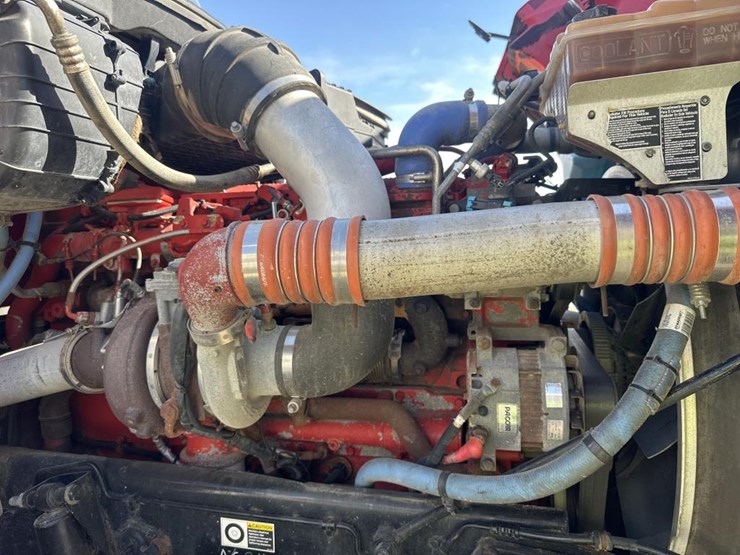 2014-peterbilt-567-image-41