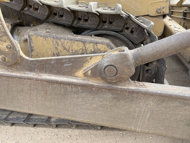 2017-caterpillar-d8t-image-22
