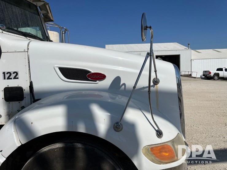 2007-peterbilt-386-image-23
