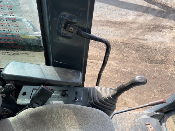 2004-deere-225c-lc-image-38