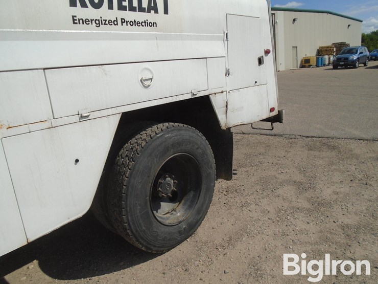 1995-freightliner-fl70-image-17