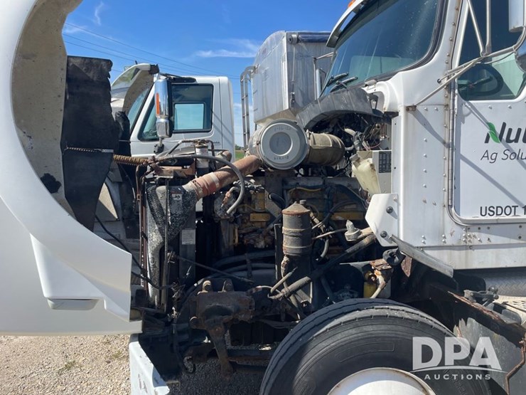 1999-kenworth-t800-image-12