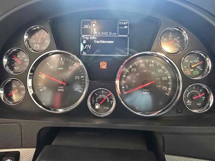 2021-kenworth-t880-image-29