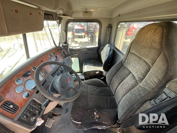 2007-peterbilt-386-image-39