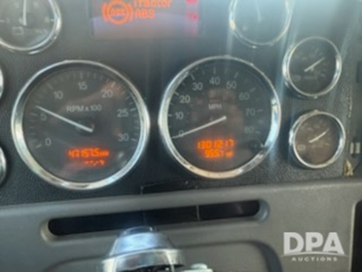 2013-peterbilt-389-truck-(jm627)-image-159