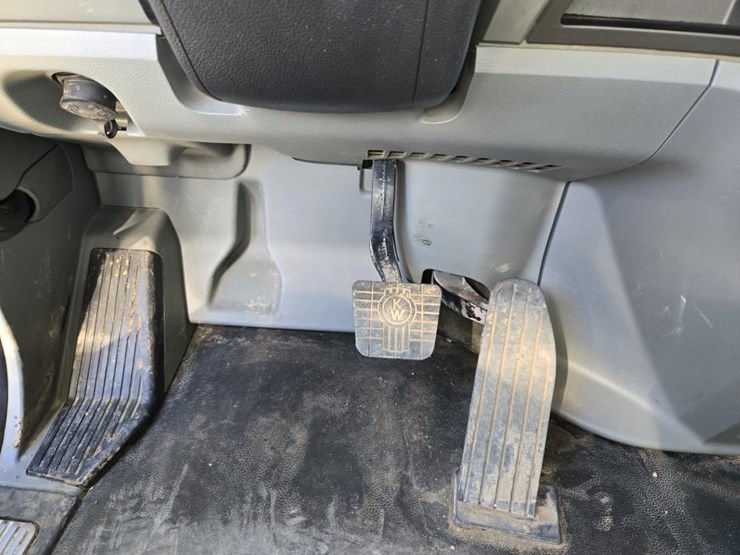 2017-kenworth-t880-image-75