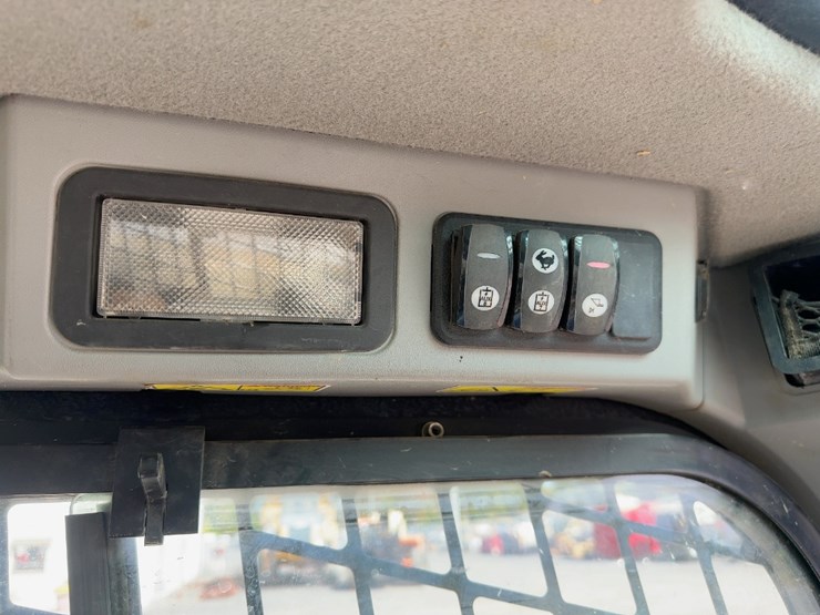2019-caterpillar-259d-image-22