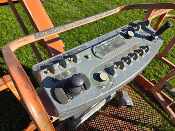 2004-jlg-600aj-image-23