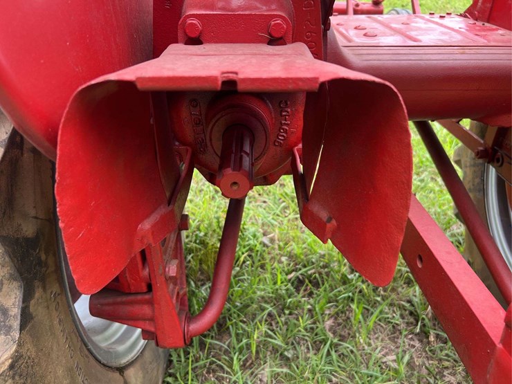 farmall-140-image-57