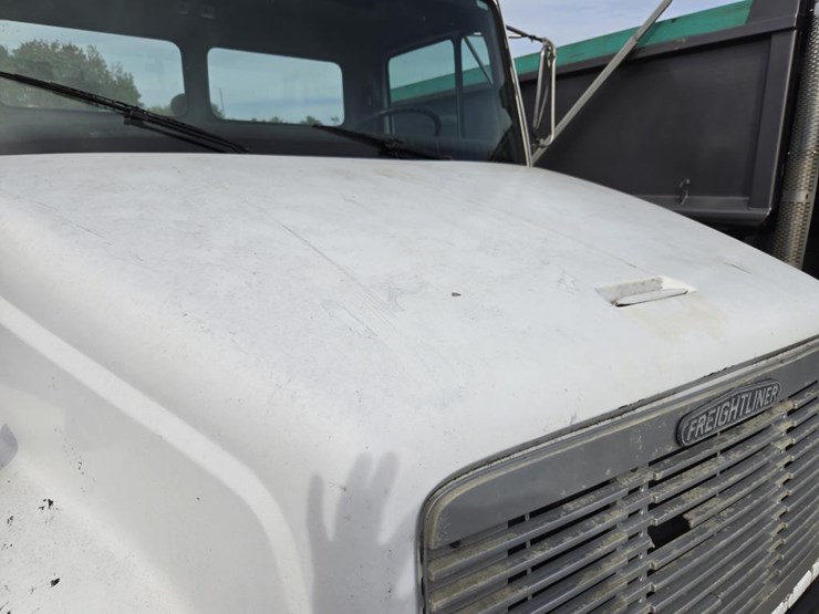 1995-freightliner-fl70-image-12