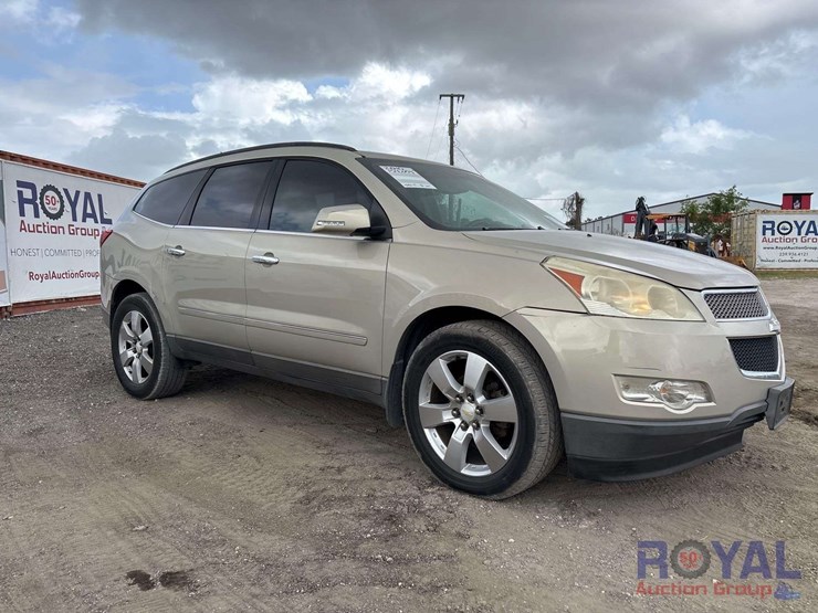2010-chevrolet-traverse-image-2