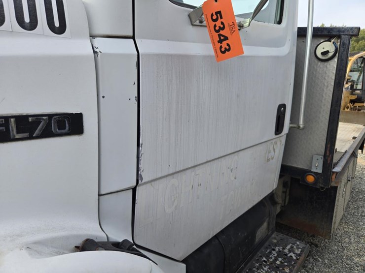 1995-freightliner-fl70-image-15