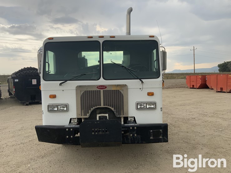 2004-peterbilt-320-image-2