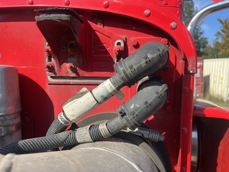 2007-peterbilt-367-image-19
