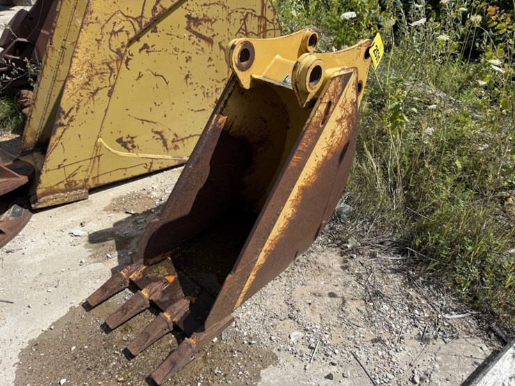 #2531-•-approx-16"-trenching-bucket-image-1