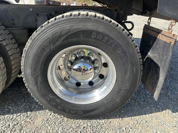 2014-peterbilt-567-image-82
