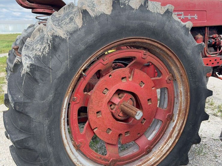 farmall-400-image-18