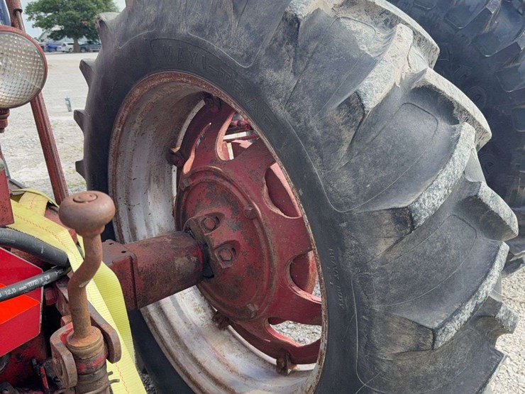 farmall-400-image-15