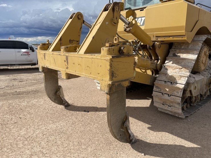 2019-caterpillar-d8t-image-23