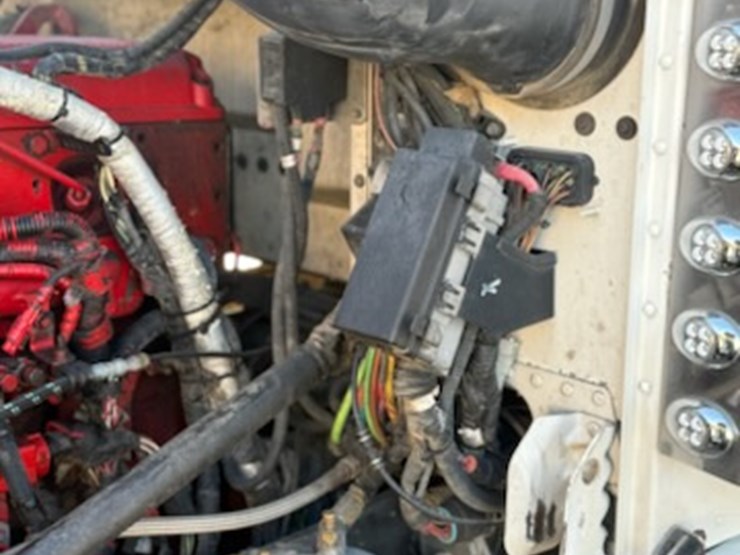 2013-peterbilt-389-truck-(jm627)-image-84