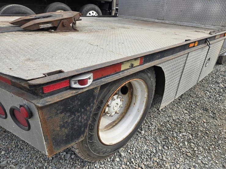 1995-freightliner-fl70-image-24
