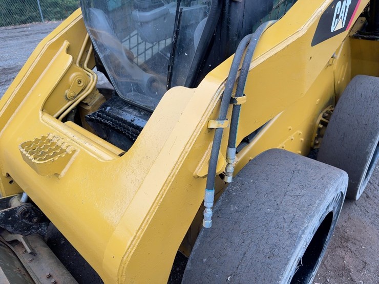 2012-caterpillar-262c2-image-9