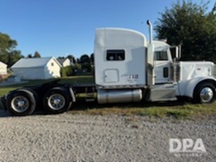 2013-peterbilt-389-truck-(jm627)-image-3
