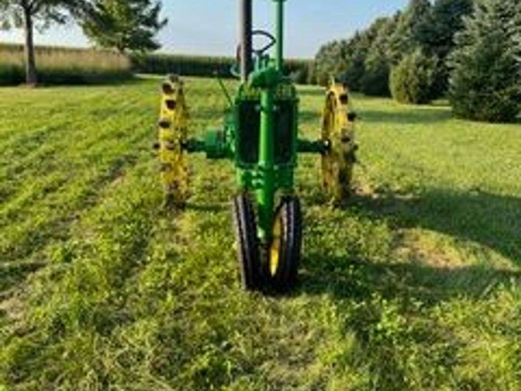 john-deere-b-image-2