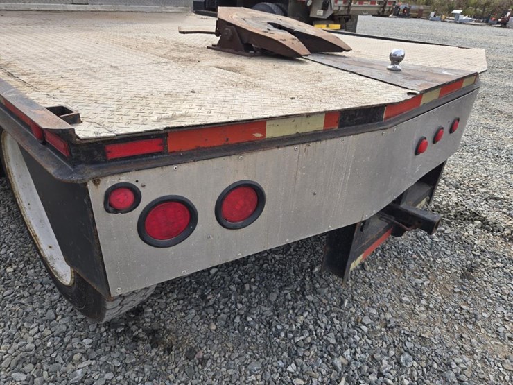 1995-freightliner-fl70-image-28