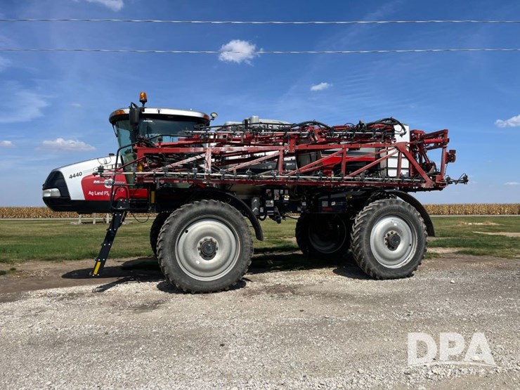 2017-case-ih-patriot-4440-image-18