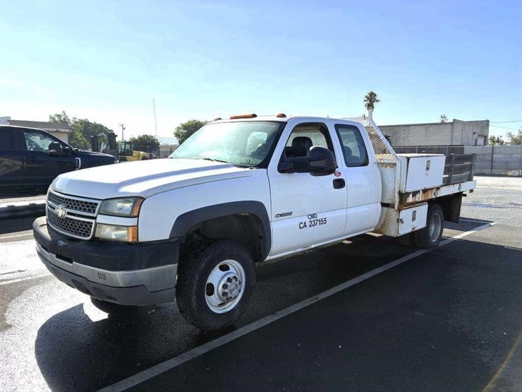 2005-chevrolet-3500-image-2