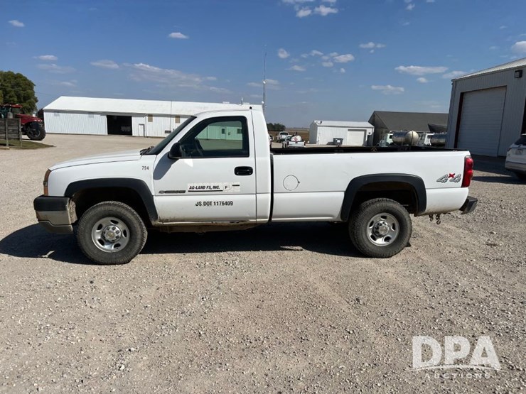 2003-chevrolet-2500hd-image-16